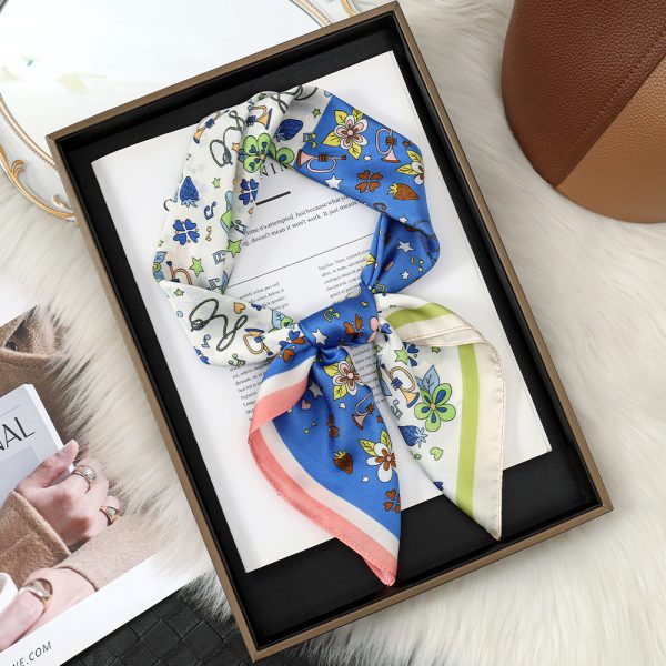 Two-Tone Floral Silk Scarf  -Women‘s Sweet Fresh Square for Daily Neck Wrap