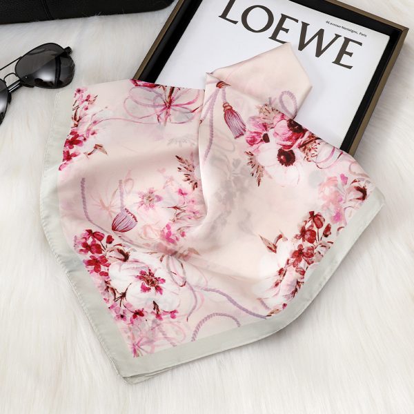 Chic 70cm Chanel Style Silk Scarf - Soft Square for Women's Neck Wear - Billede 3