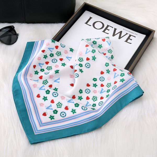 Green V Letter Print Square Silk Scarf - Striped Head/Hair Wrap & Shawl for Women - 이미지 3