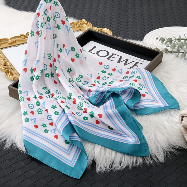 Green V Letter Print Square Silk Scarf - Striped Head/Hair Wrap & Shawl for Women - 이미지 2